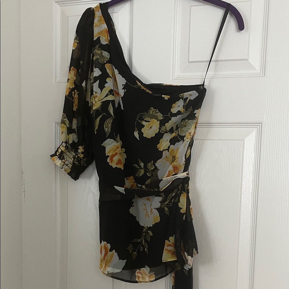 Gibsonlook One-shoulder Black Floral Blouse